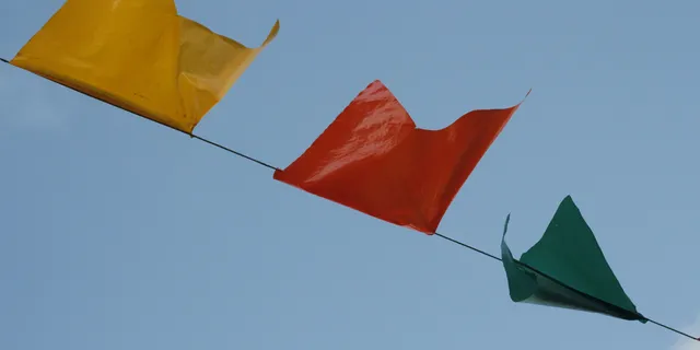 Documentos e relatórios organizados em um workspace